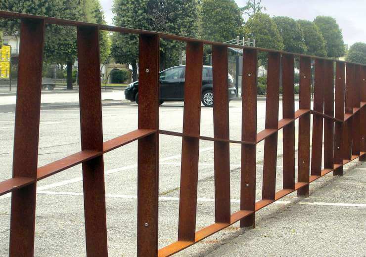 Tänava piirdeaiad
