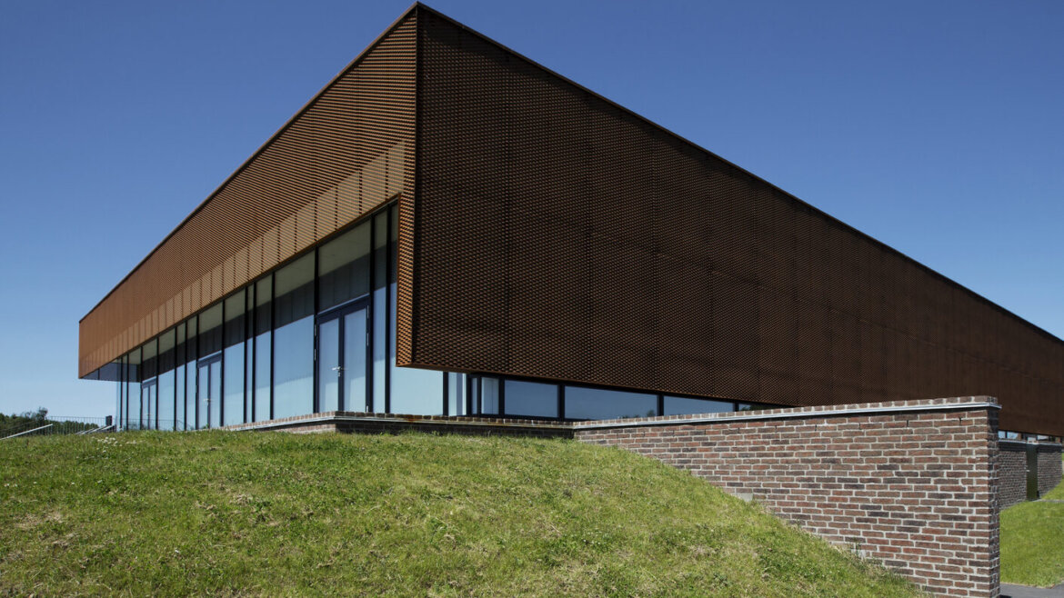 Corten-terasest võrkplaadid fassaadiviimistluses