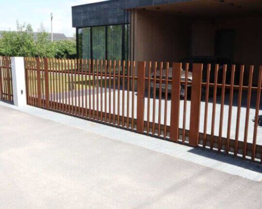 Corten-terasest aed „Vertikaalne“